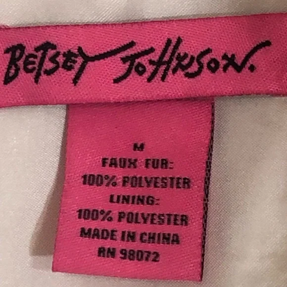 Betsey Johnson Faux Fur Off White Vest .Front Hook Eye Close and Pockets. Size M - Picture 4 of 13